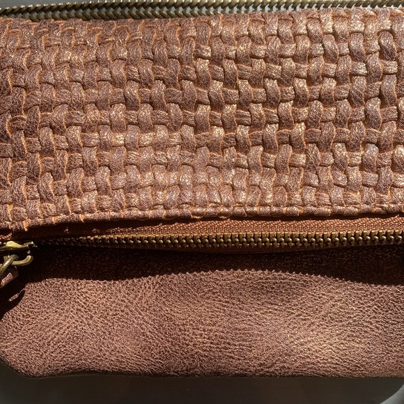 NWOT Anthropologie Deux Lux rose gold woven foldover bag - Picture 2 of 10